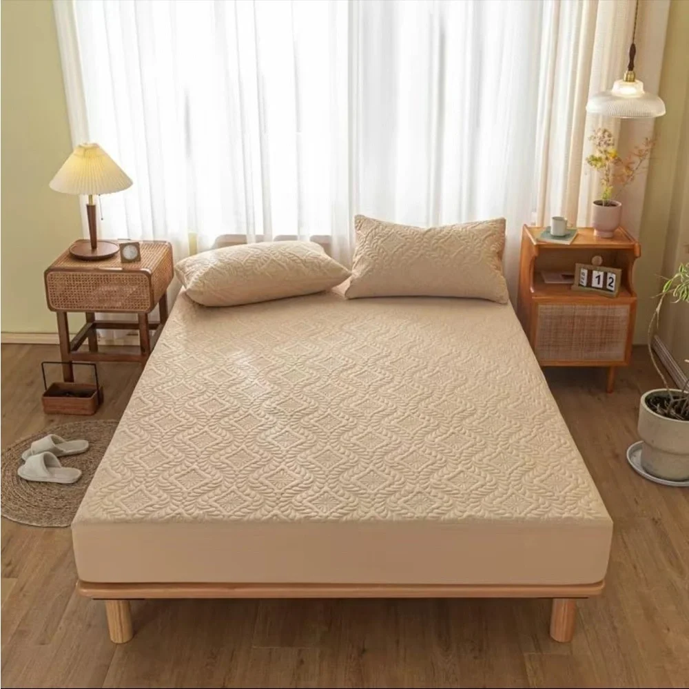 Leaf Pattern Waterproof Mattress Cover without Pillowcase, Soft Breathable